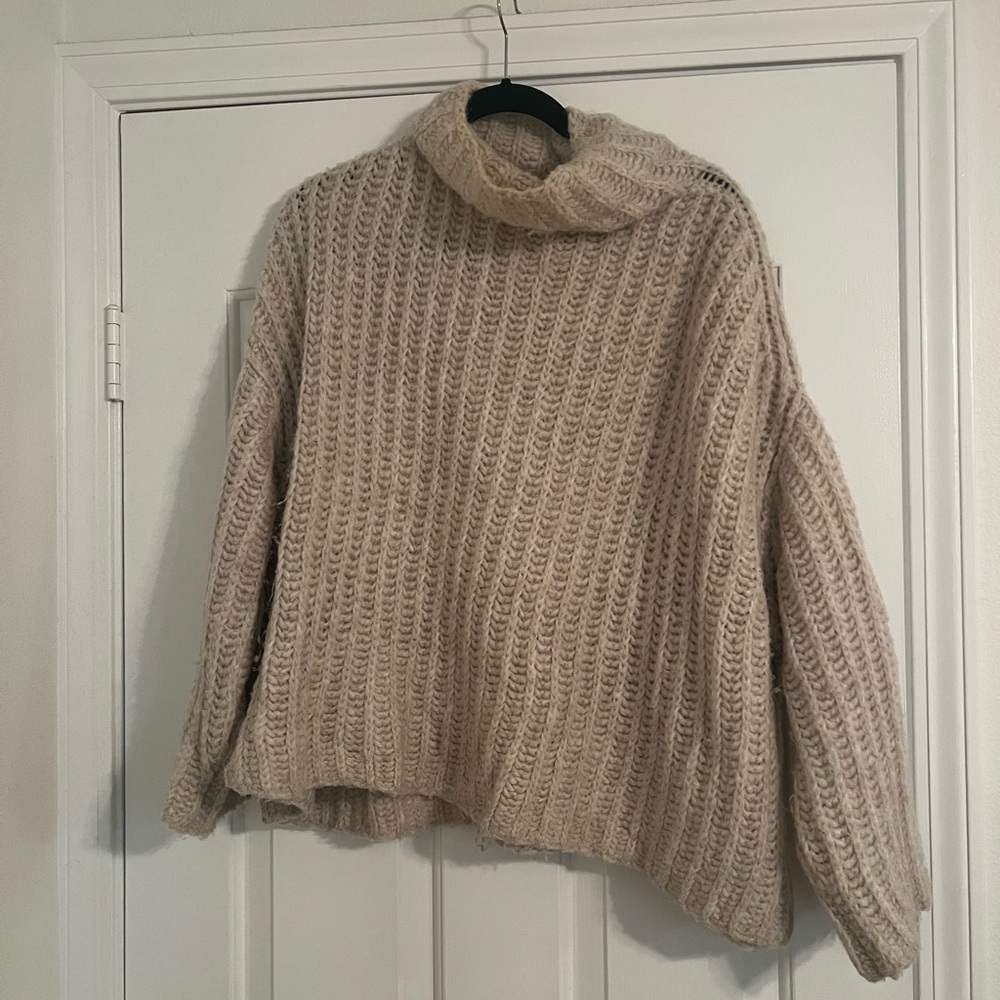 Free people oversized chunky knit turtleneck Small